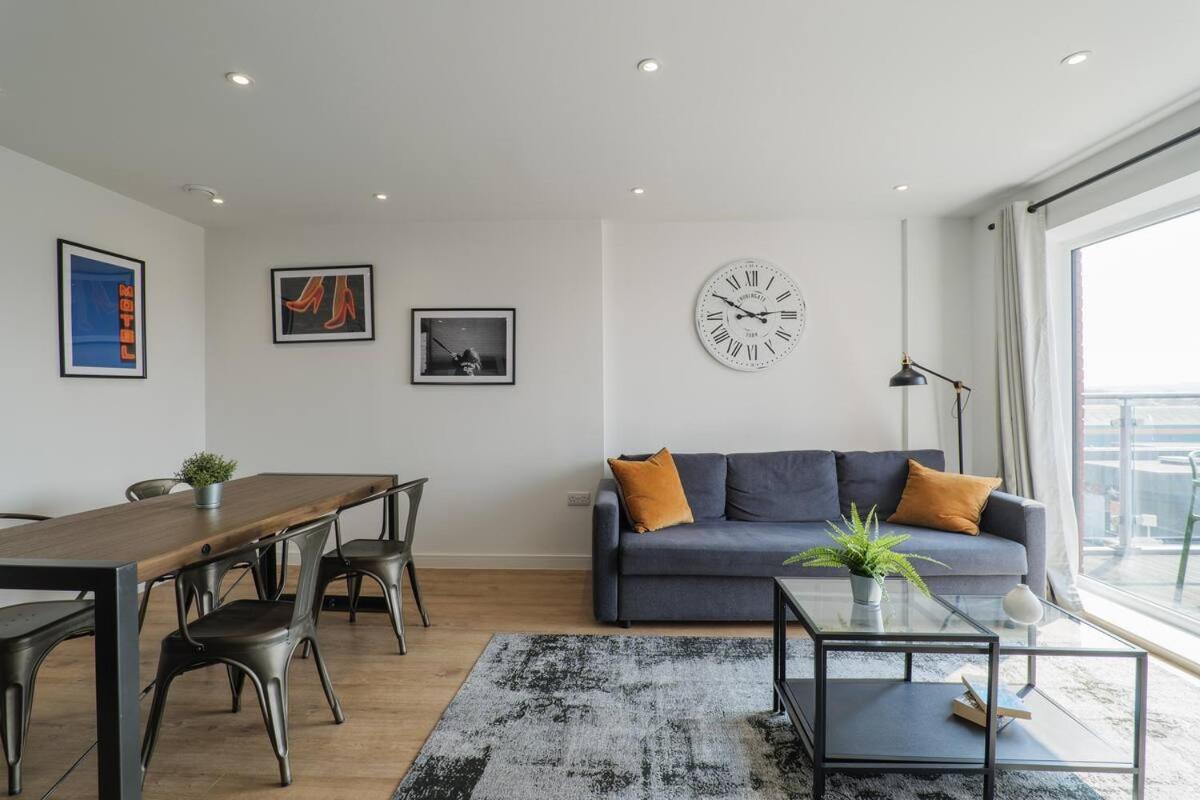 City Centre Luxury Apartment - Free Parking & Balcony Cardiff Eksteriør billede