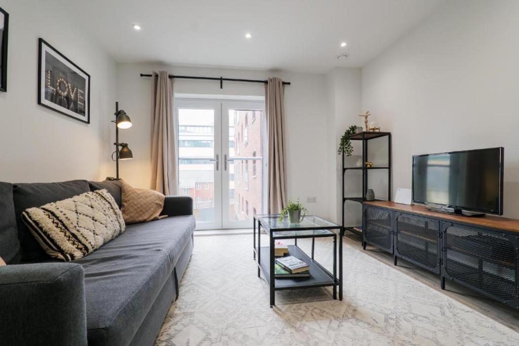 City Centre Luxury Apartment - Free Parking & Balcony Cardiff Eksteriør billede