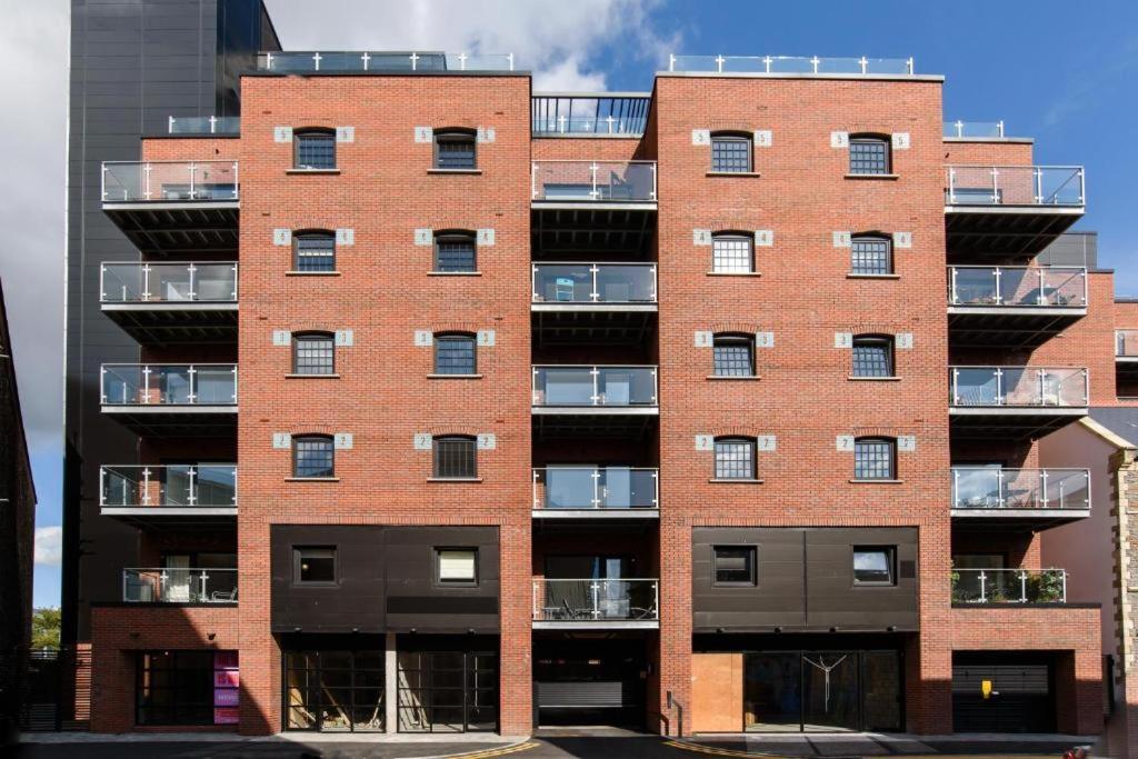 City Centre Luxury Apartment - Free Parking & Balcony Cardiff Eksteriør billede